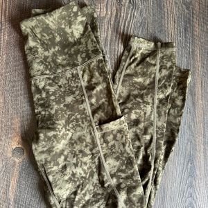 Salty Honey Camo leggings